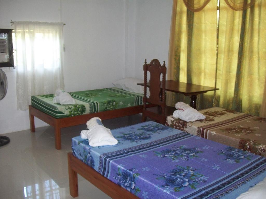 Charm Guest House Пуэрто-Принцеса Номер фото